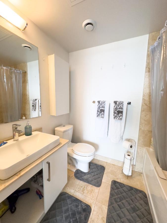 Luxury 2 Bedrooms With Lakeview Cn Tower Entertainment District Rogers Centre Toronto Ngoại thất bức ảnh