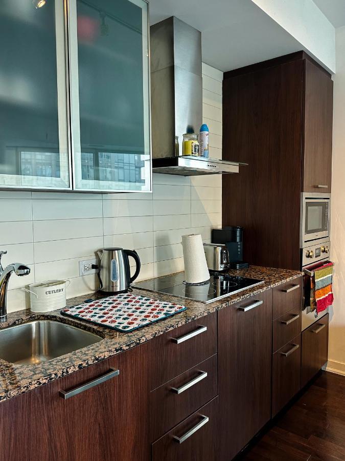Luxury 2 Bedrooms With Lakeview Cn Tower Entertainment District Rogers Centre Toronto Ngoại thất bức ảnh